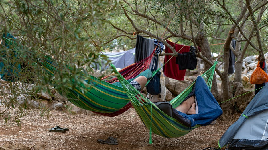 how to hammock camp