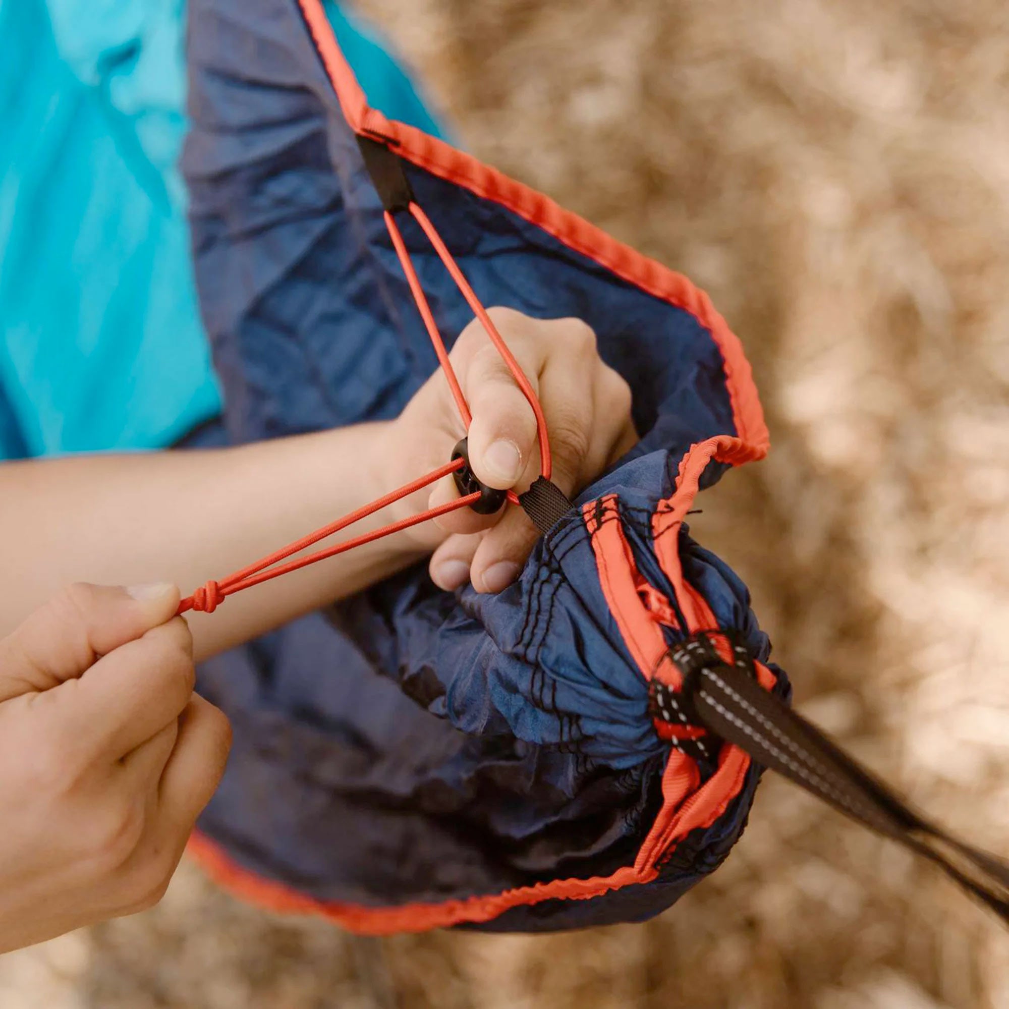 Adjusting the Grand Trunk ROVR cinch cord clip for adjustable comfort